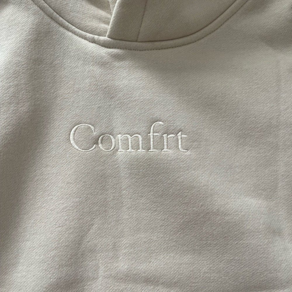 Comfrt Signature hoodie in color bone. Brand new.